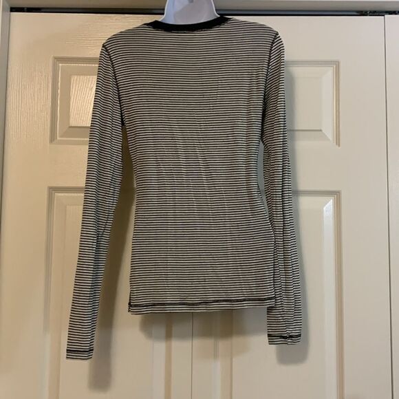 UNIVERSAL THREAD, long sleeve T, XS. Blue stripes, great condition - Picture 4 of 12